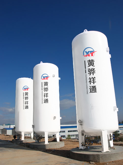 LN2立式低溫儲罐（真空粉末絕熱）2